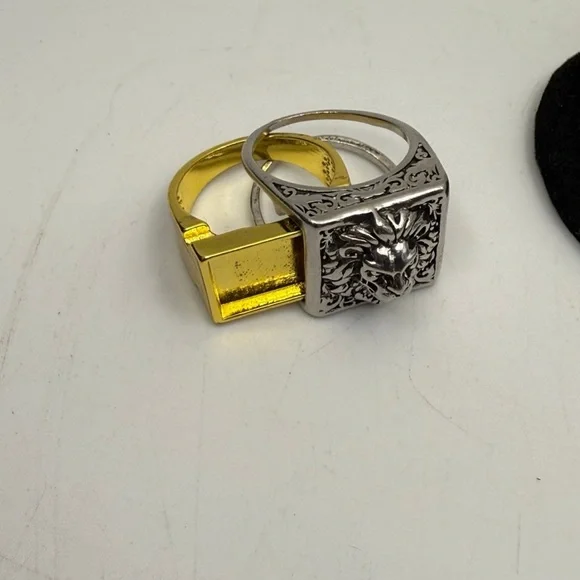 Lion Head Ring With Hidden Compartment Size 9 - Picture 3 of 4